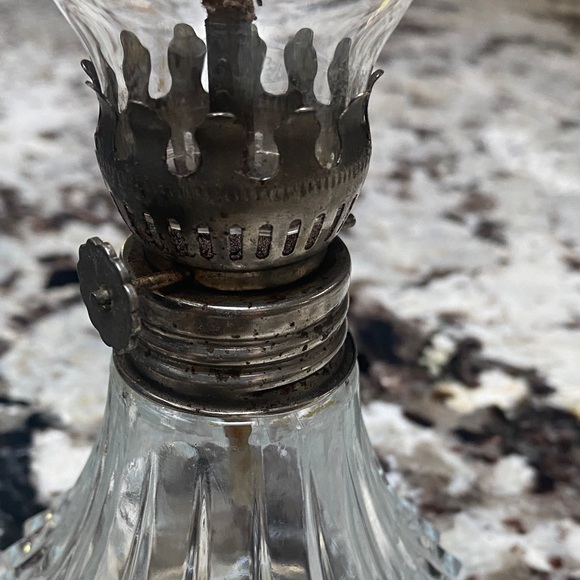 Elegant Glass Oil Lamp - Picture 2 of 6